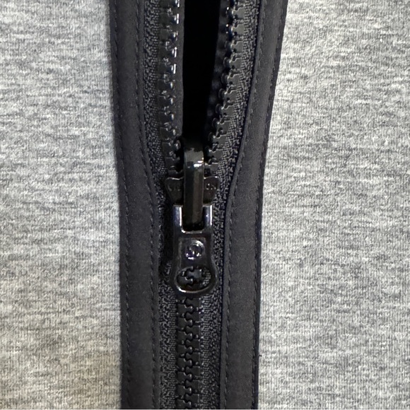 Lululemon Reversible Vest, Gray and Black, size 6 - Picture 5 of 9